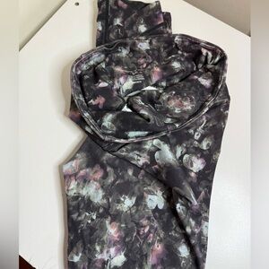 Women’s yoga leggings. Buttery soft. High waisted. Comes to your ankles. Small